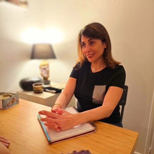 Sévan-Caroline -Thérapeute-en-hypnose-et-magnétisme-à-Clamart-92 Sévan-Caroline, thérapeute spécialisée en hypnose et magnétisme à Clamart-92, Hauts-de-Seine.